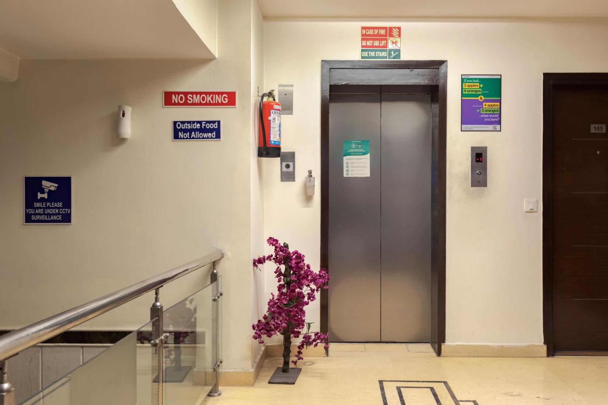 Treebo White Castle, Gurgaon Hotel Ngoại thất bức ảnh
