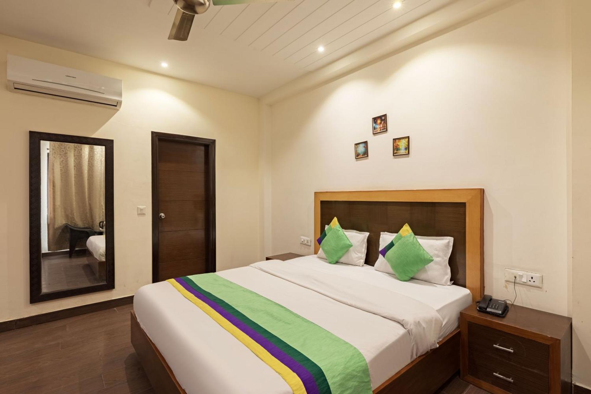 Treebo White Castle, Gurgaon Hotel Ngoại thất bức ảnh
