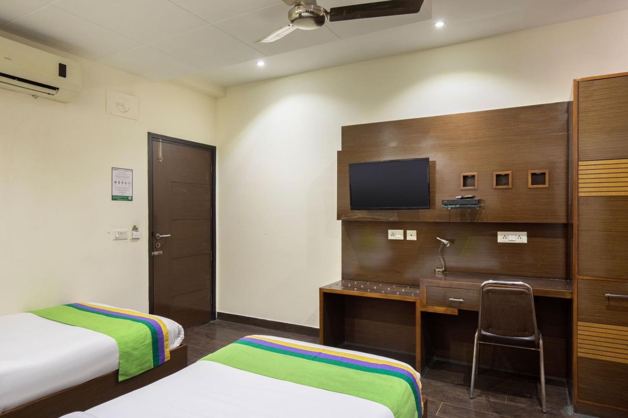 Treebo White Castle, Gurgaon Hotel Ngoại thất bức ảnh