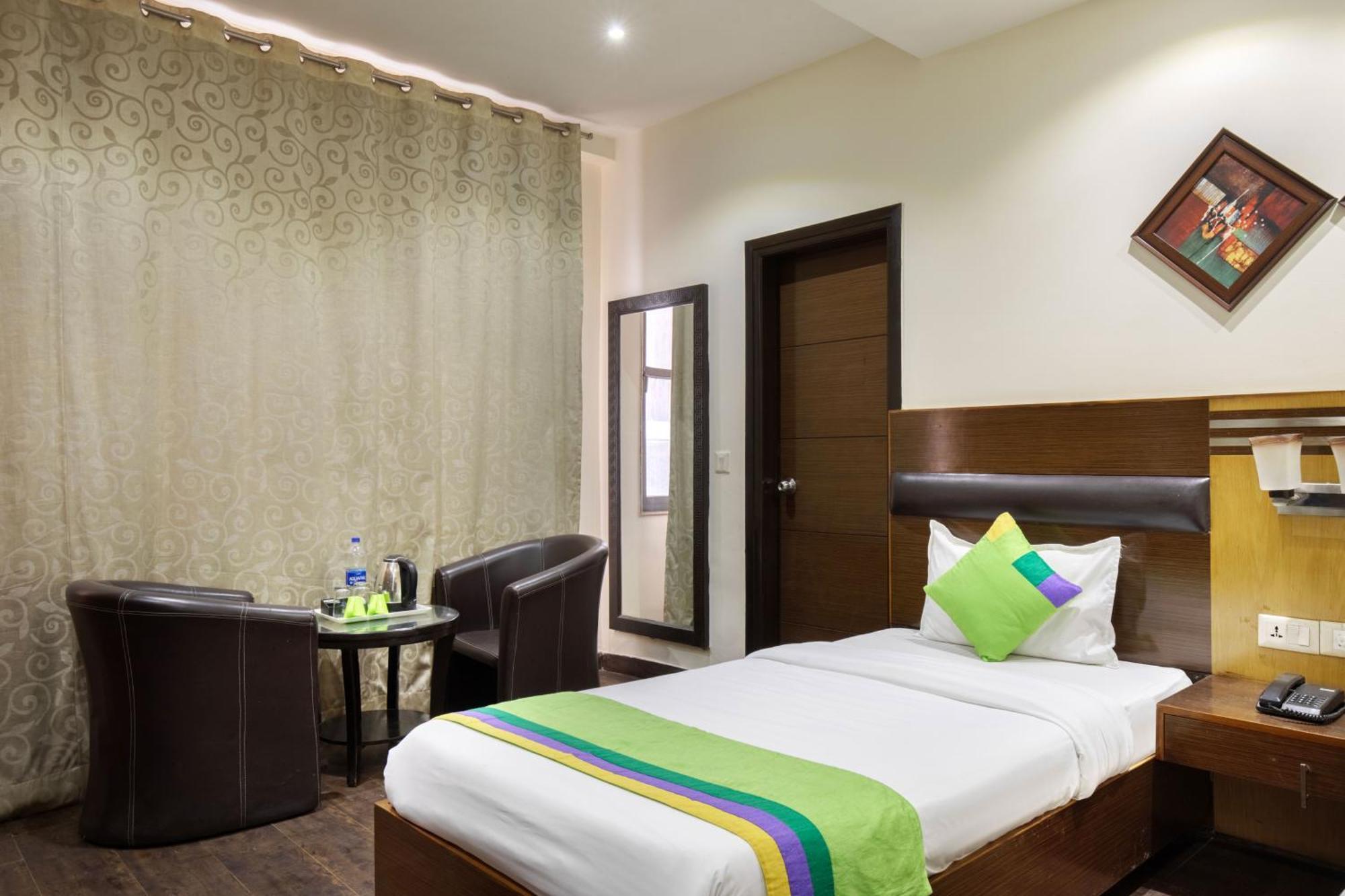 Treebo White Castle, Gurgaon Hotel Ngoại thất bức ảnh